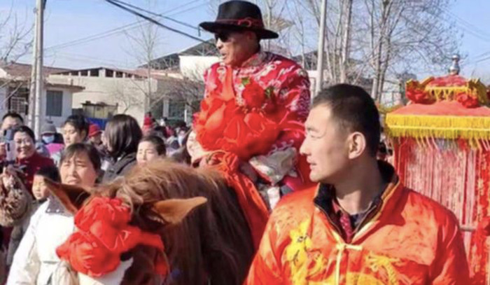 Cưới vợ kém 30 tuổi, cụ ông bị đồn 'nhà có mỏ khoáng sản' nhưng sự thật lại khiến người nghe kinh ngạc Ảnh 2