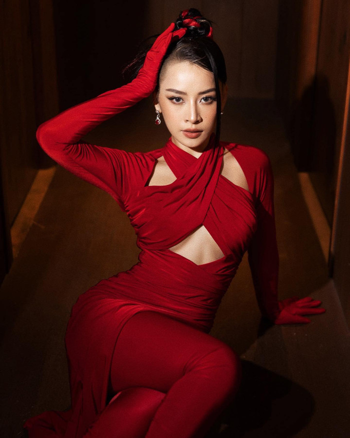 Không chỉ sở hữu sắc vóc xinh đẹp, gợi cảm, quyến rũ, Chi Pu còn  là một nghệ sĩ 'đa zi năng' khi ghi dấu tên mình ở mọi lĩnh vực từ người mẫu, ca sĩ đến diễn viên.