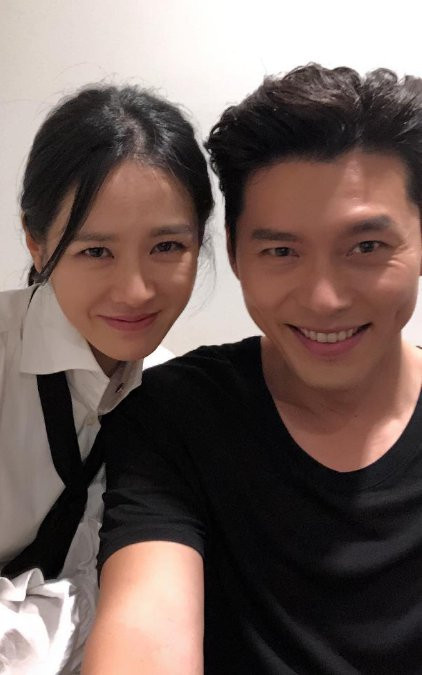 Son Ye Jin đưa Hyun Bin ra mắt hội chị em thân.