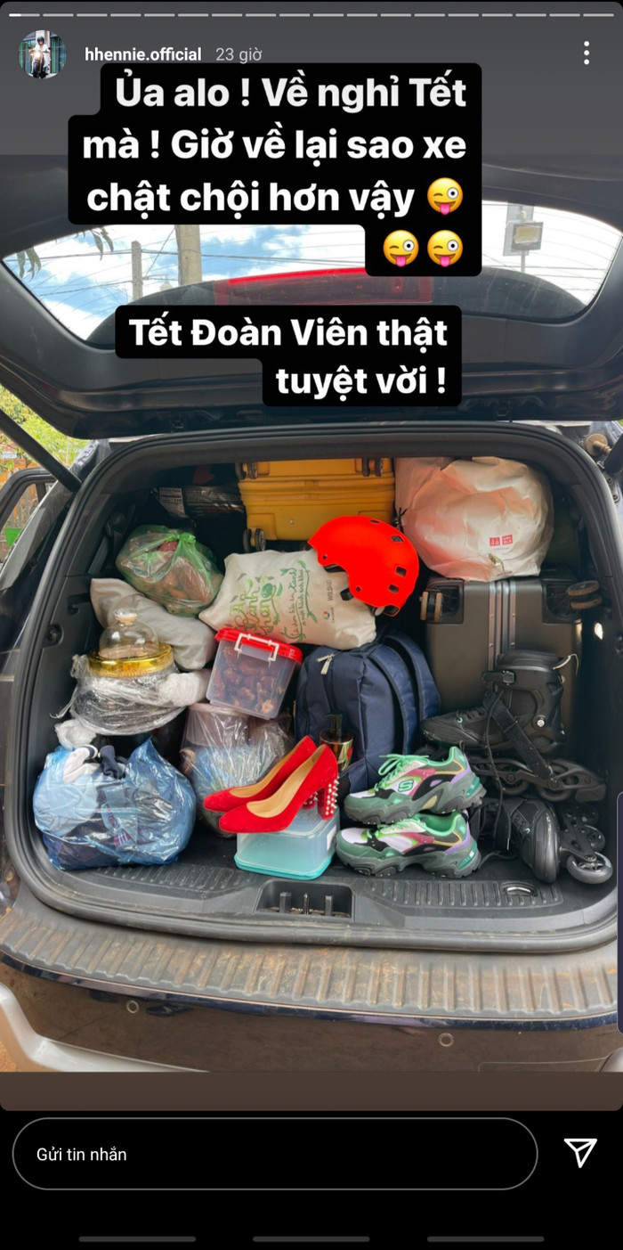 Về quê ăn Tết nhưng khi lên lại thành phố đi làm thì nhận được biết bao là quà từ gia đình... 