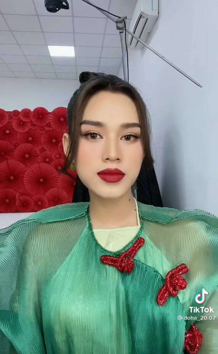 Dù là Ninh Dương Lan Ngọc hay Hồ Ngọc Hà thì vẫn không thể phủ nhận Đỗ Thị Hà trong tạo hình này rất xinh đẹp.