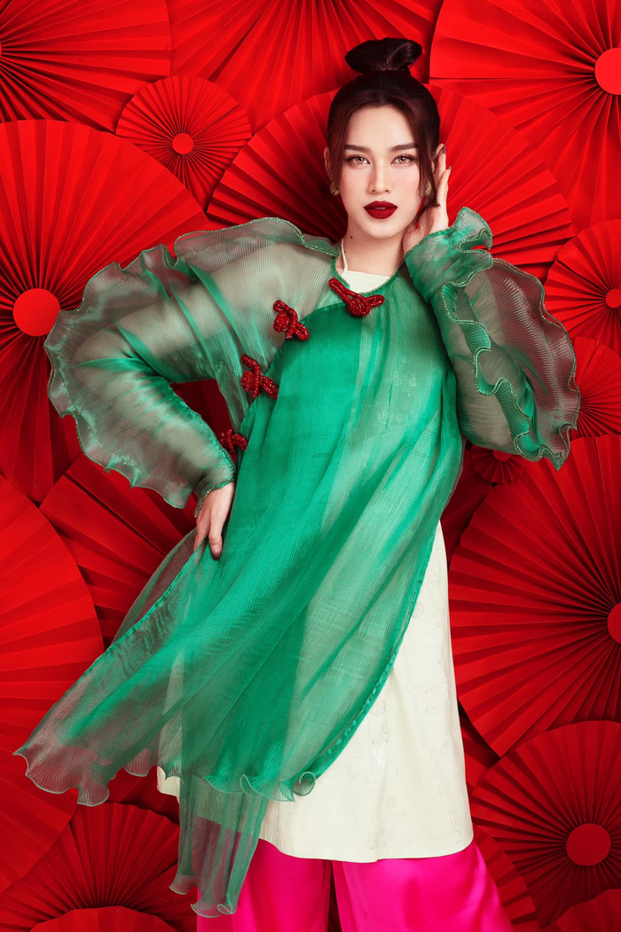 Khoảng thời gian dài xa xứ để đi thi Miss World, mặc dù trải qua nhiều thử thách nhưng nàng hậu vẫn giữ vững thần thái cuốn hút và nhan sắc trẻ trung xinh đẹp. 