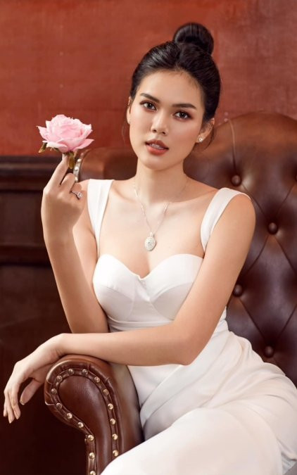 Diễn viên Lê Ngọc Trinh rơi nước mắt khi Hyun Bin tuyên bố kết hôn với Son Ye Jin Ảnh 5