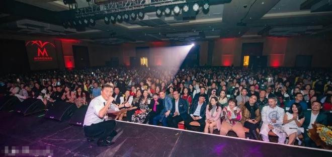 Hậu lùm xùm ly hôn, Đàm Vĩnh Hưng và vợ cũ bất ngờ hội ngộ tại Mỹ Ảnh 4