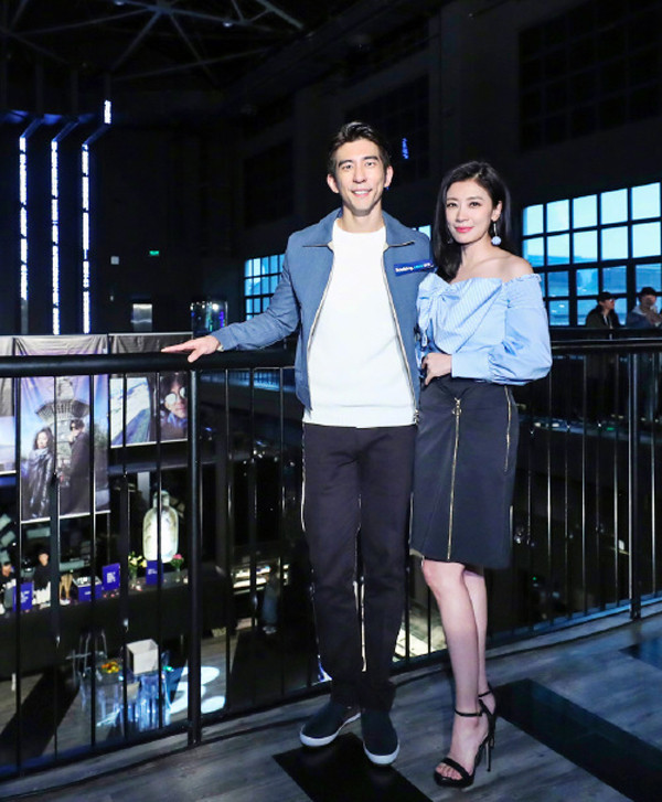 Dàn sao Cbiz tặng quà Valentine: Huỳnh Hiểu Minh đúc tượng hình cưới, khẳng định địa vị của AngelaBaby Ảnh 17