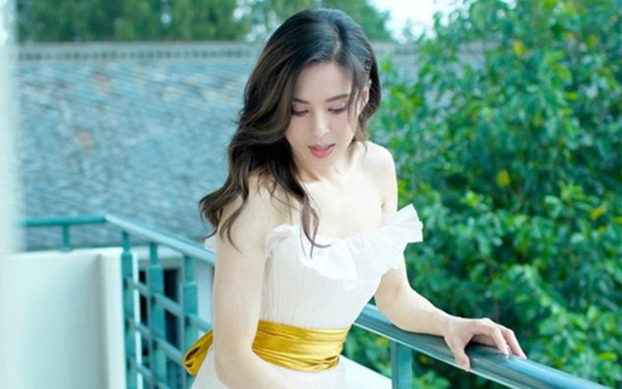 Thần tiên tỷ tỷ tuổi trung niên vẫn gợi cảm, cực mê màu sắc này để 'trẻ hóa' Ảnh 2