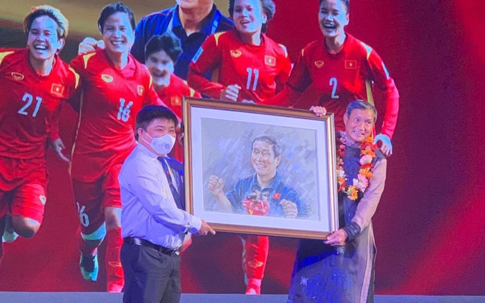 HLV Mai Đức Chung: 'Tôi đã đề nghị ký biên bản thua hai trận' Ảnh 2