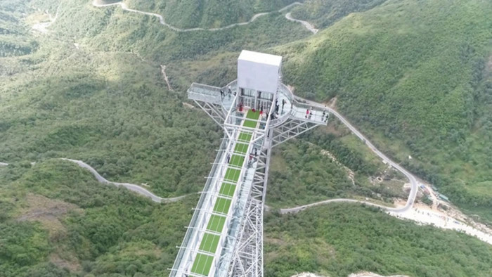 Cầu kính Rồng Mây. (Ảnh: Thanh Niên).