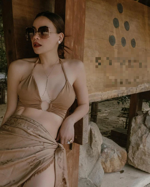 Đường cong của nữ ca sĩ khiến bao người mê mẩn, đàn em ganh tỵ. 