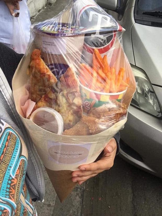 Chàng tâm lý quá, vừa có đồ ăn lại kèm cả trà sữa