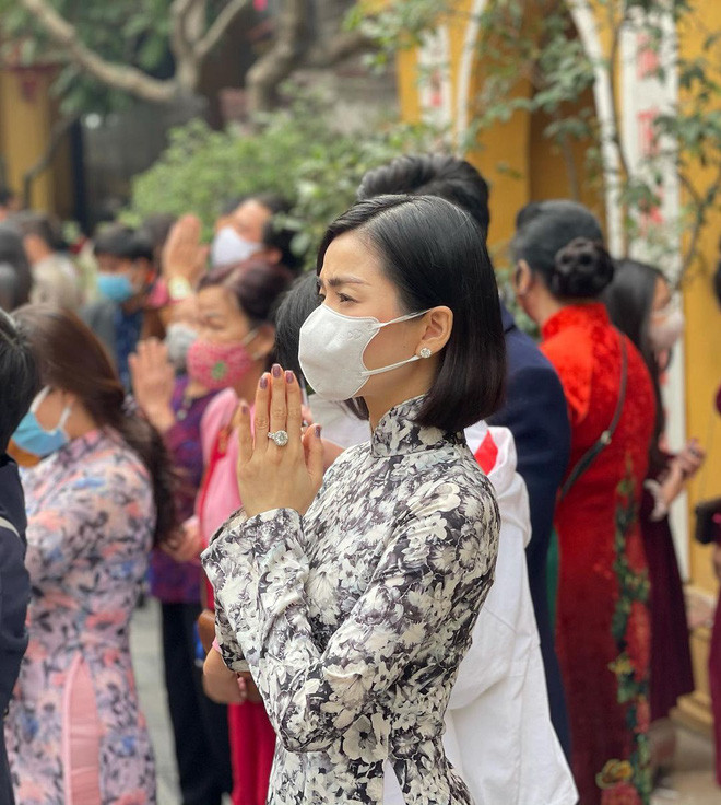 Những thiết kế thế này phù hợp khi đến nơi chùa chiềng nhiều hơn. 