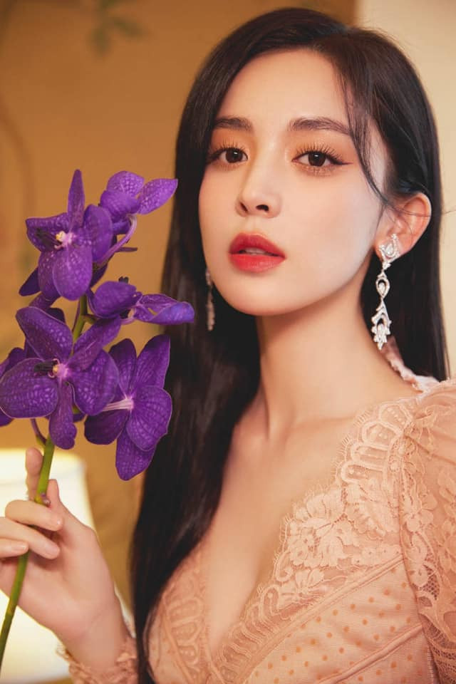 Nhan sắc xinh đẹp của Cổ Lực Na Trát khiến dân tình bàn tán xôn xao