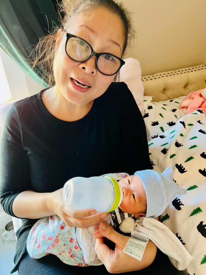 Hồng Vân hào hức khoe cháu ngoại chào đời khoẻ mạnh.