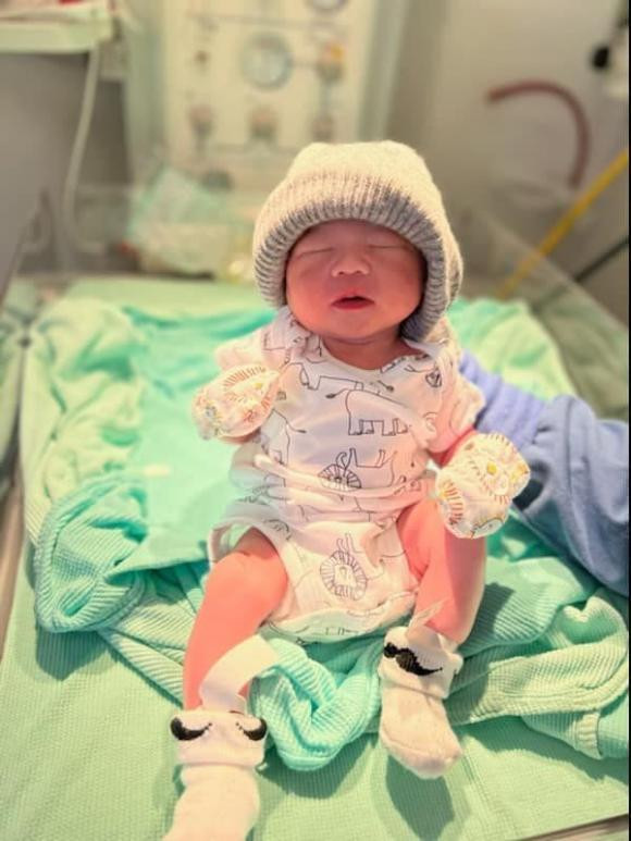 Cận cảnh cháu ngoại của Hồng Vân.