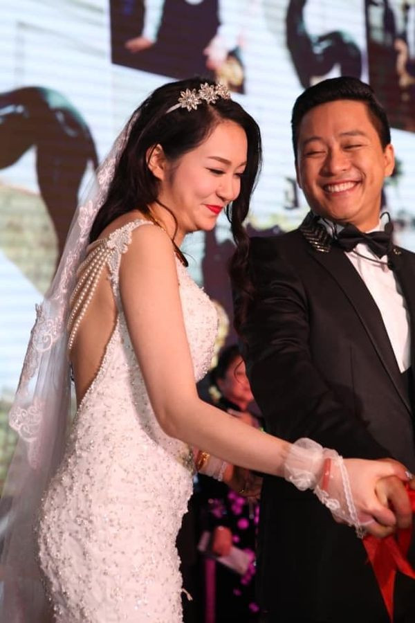 HÌnh ảnh ngày cưới của Tuấn Hưng và bà xã