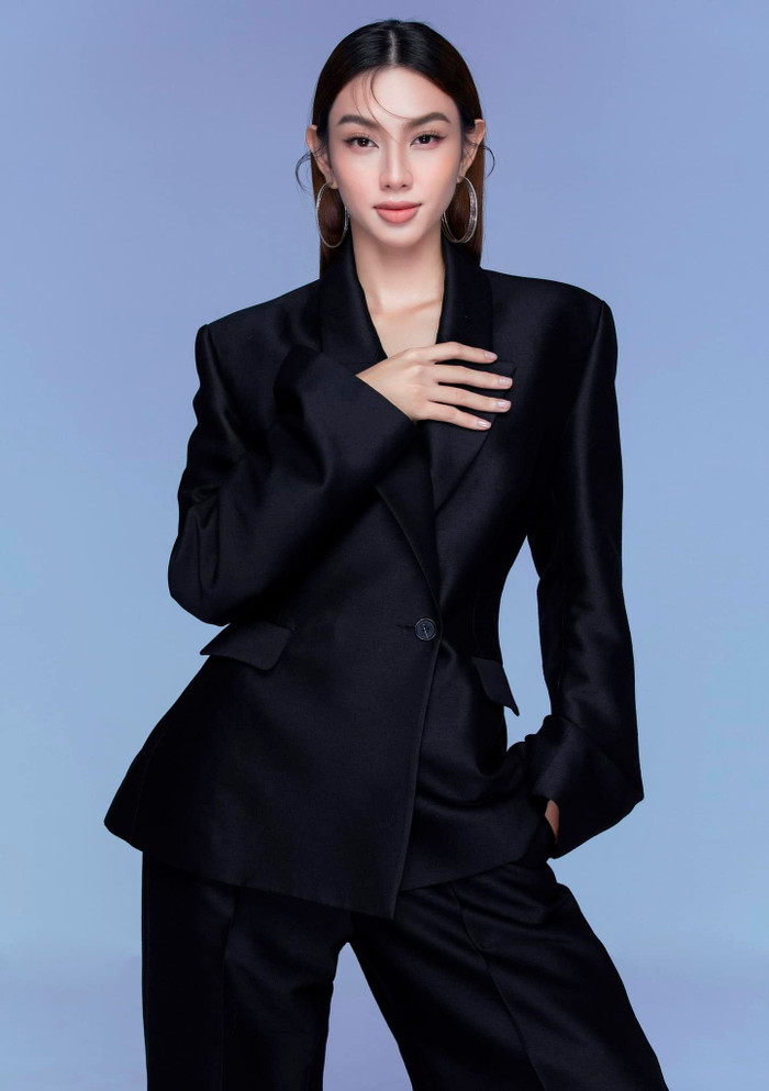 Hoa hậu Thùy Tiên ngày càng nhuận sắc hậu đăng quang.