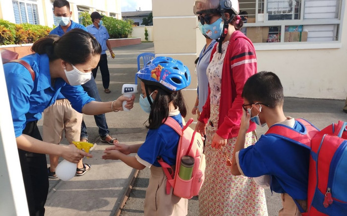 TP.HCM: Ngày đầu trẻ mầm non, tiểu học, lớp 6 đi học trở lại, phát hiện 3 F0 Ảnh 2