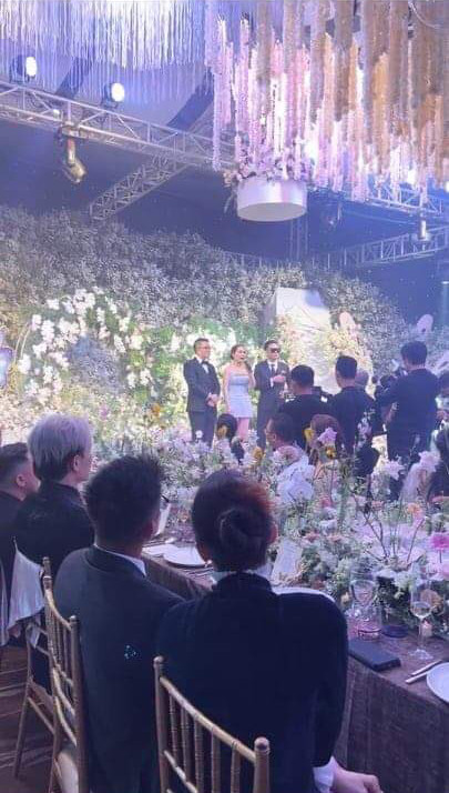 Hương Giang - Matt Liu dính nhau như sam tại tiệc sinh nhật của Đoàn Di Băng