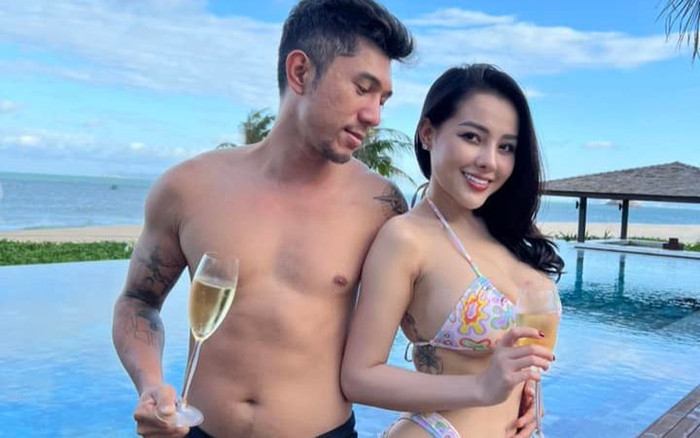 Mừng Valentine, Ngân 98 'mặc như không mặc', để lộ dấu hickey trên 'đôi gò bồng đào' Ảnh 2