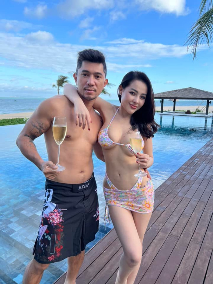 Có thể thấy, vòng 1 của Ngân 98 vốn đã 'khủng' lên rất nhiều sau những lần trùng tu.