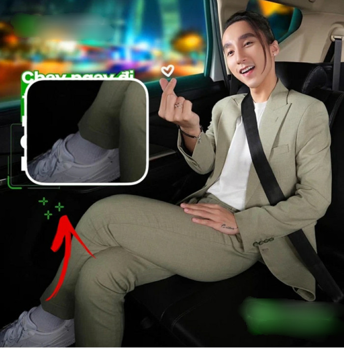 Sơn Tùng khá yêu thích đôi giày này vì sự đơn giản, thời trang của nó. Anh chàng ngoài việc mang đi diễn còn sử dụng khi mix đồ, đóng quảng cáo. 