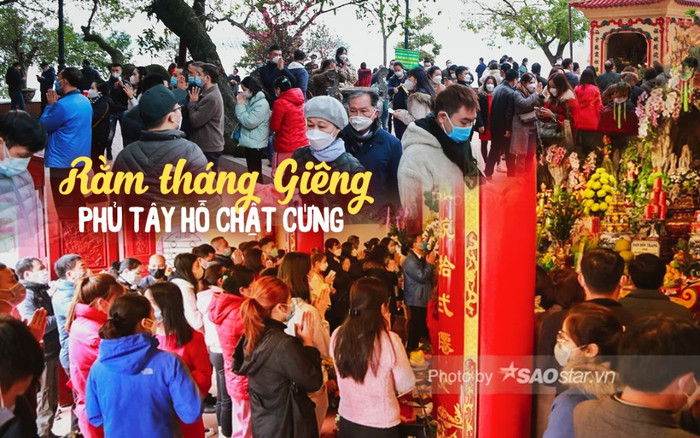 Rằm tháng Giêng, Phủ Tây Hồ chật cứng: Khách hành hương chen chân mua Vietlott ngay tại cửa chùa Ảnh 2