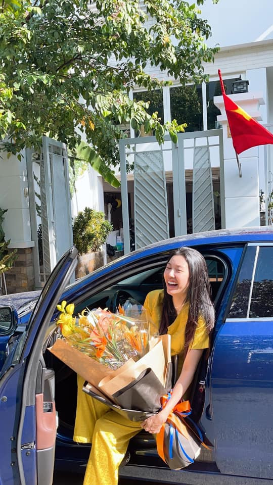 Á hậu Thúy Vân bị chồng tung ảnh mặt mộc kém sắc khiến dân tình đứng hình vài giây.