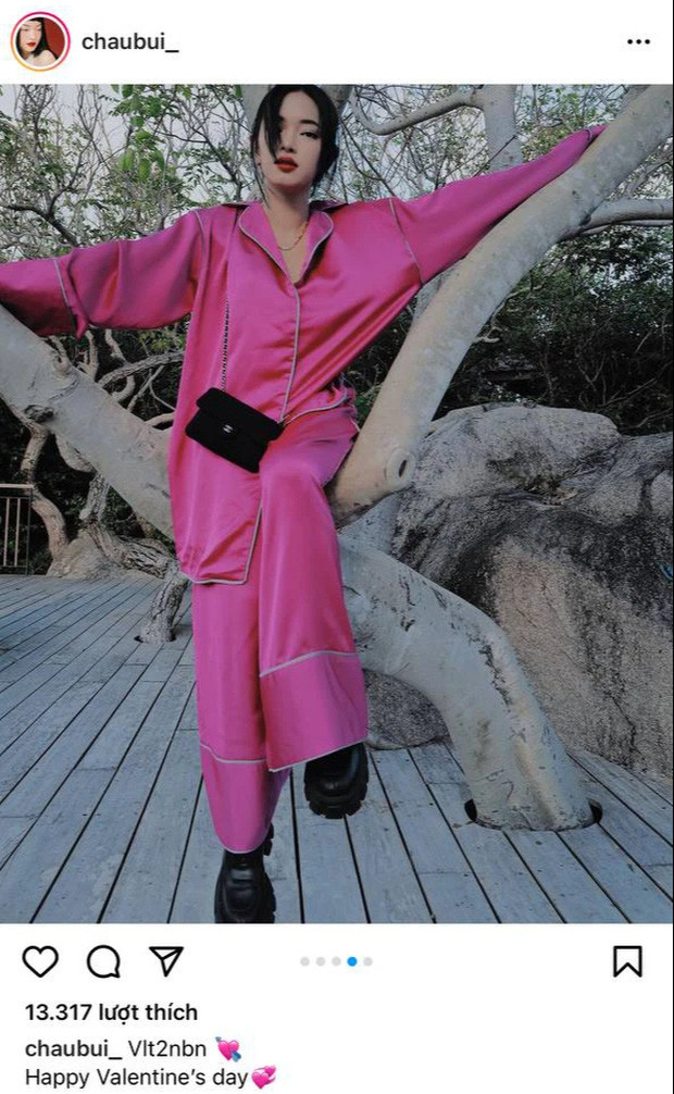 Người hâm mộ 'mạnh dạn' đoán là: 'Valentine 2 năm bên nhau'.