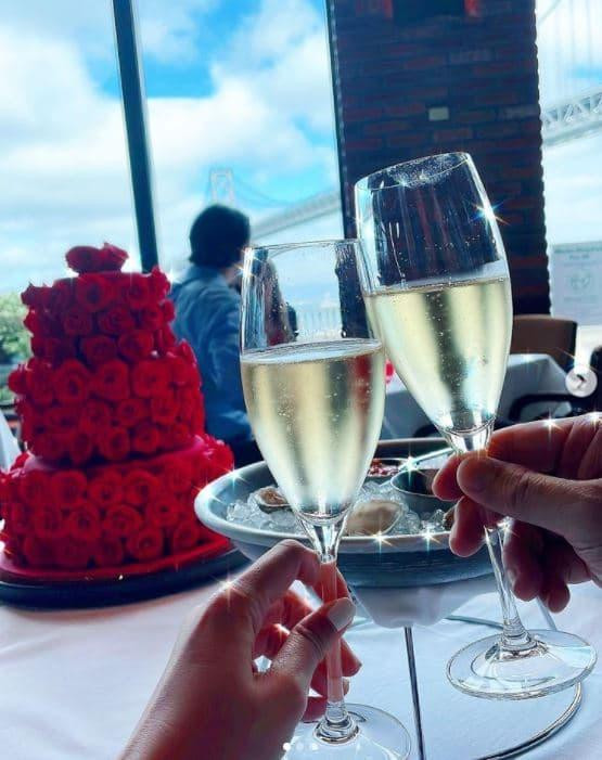 Phạm Hương 'trốn con' hẹn hò cùng ông xã đại gia, nhìn bàn tiệc là thấy 'sang chảnh' đến cỡ nào! Ảnh 4