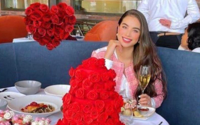 Phạm Hương 'trốn con' hẹn hò cùng ông xã đại gia, nhìn bàn tiệc là thấy 'sang chảnh' đến cỡ nào! Ảnh 2