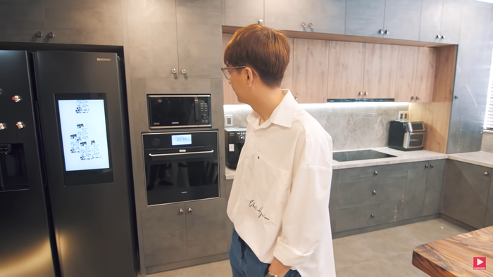 Căn hộ Ngô Kiến Huy mới tậu là penthouse của một chung cư cao cấp .