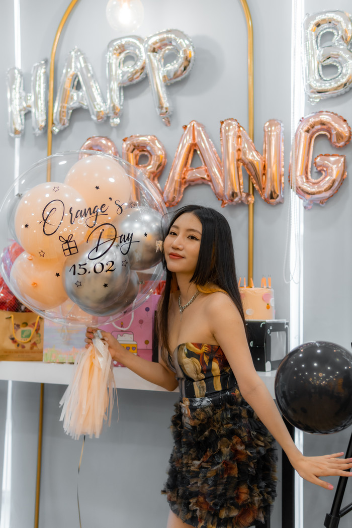 Orange bất ngờ khi được tổ chức tiệc sinh nhật