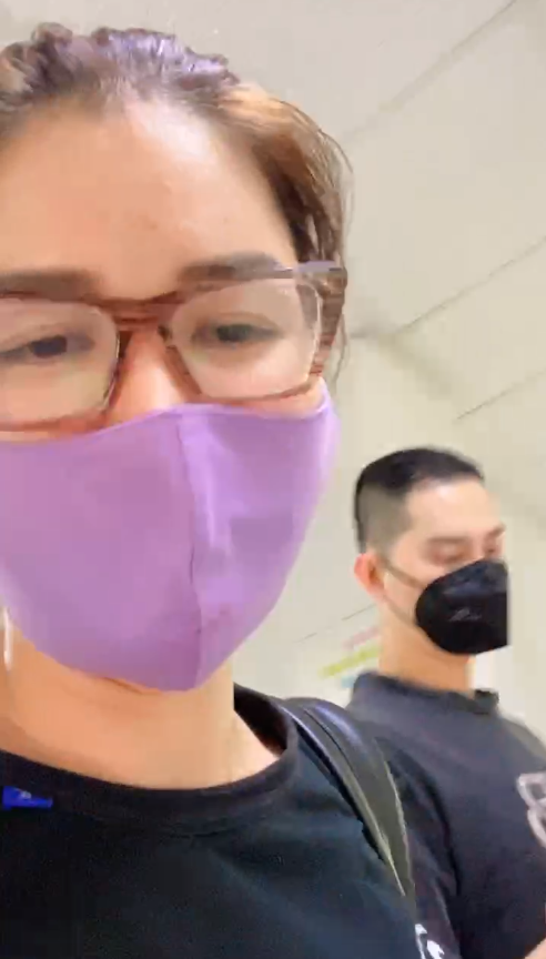 Trang Trần đưa chồng đi khám bệnh.