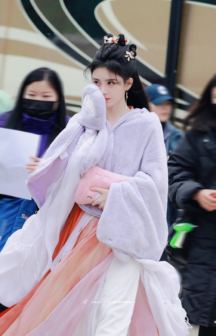 Cúc Tịnh Y khoe khí chất tiên tử, góc nghiêng muốn xé toạc màn đêm tại buổi khai máy 'Tiên kiếm hiệp 4' Ảnh 4