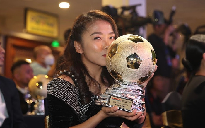 Giành QBV 2021, Huỳnh Như cân bằng siêu kỷ lục của Kim Chi Ảnh 2