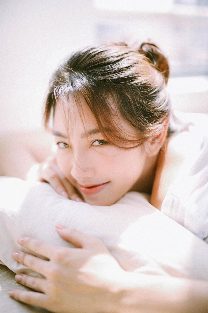 Gương mặt của Thùy Tiên vô cùng hài hoà, đôi mắt to cùng sống mũi cao duyên dáng.&nbsp;