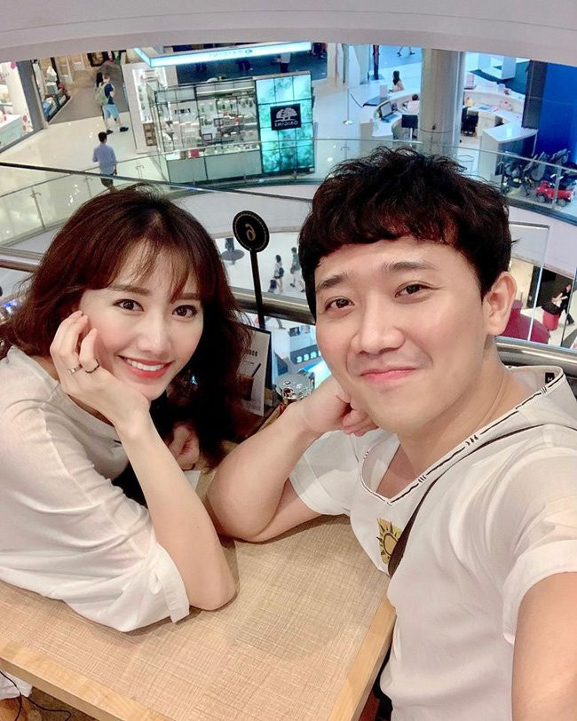 Không ít người còn ngạc nhiên khi nhận thấy thần thái và biểu cảm của cặp đôi cũng khá tương đồng.