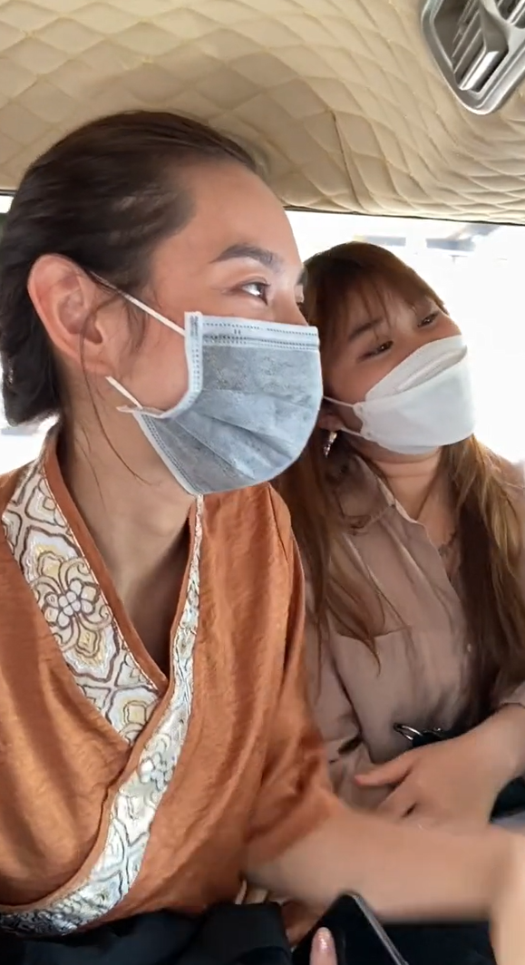 Người đẹp còn hát vu vơ bài hát Người yêu cũ của Khởi My để hổi tưởng chuyện năm xưa