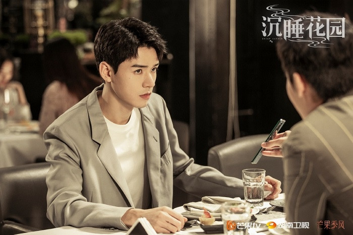 Cung Tuấn 'cặp kè' đàn chị Lưu Diệc Phi, tạo nên câu chuyện ngược tâm trong 'Hồ yêu Tiểu Hồng Nương'? Ảnh 3