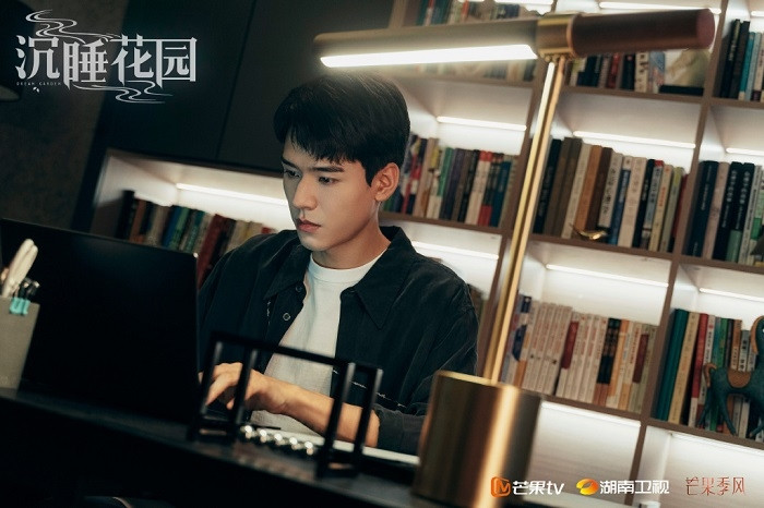 Cung Tuấn 'cặp kè' đàn chị Lưu Diệc Phi, tạo nên câu chuyện ngược tâm trong 'Hồ yêu Tiểu Hồng Nương'? Ảnh 4