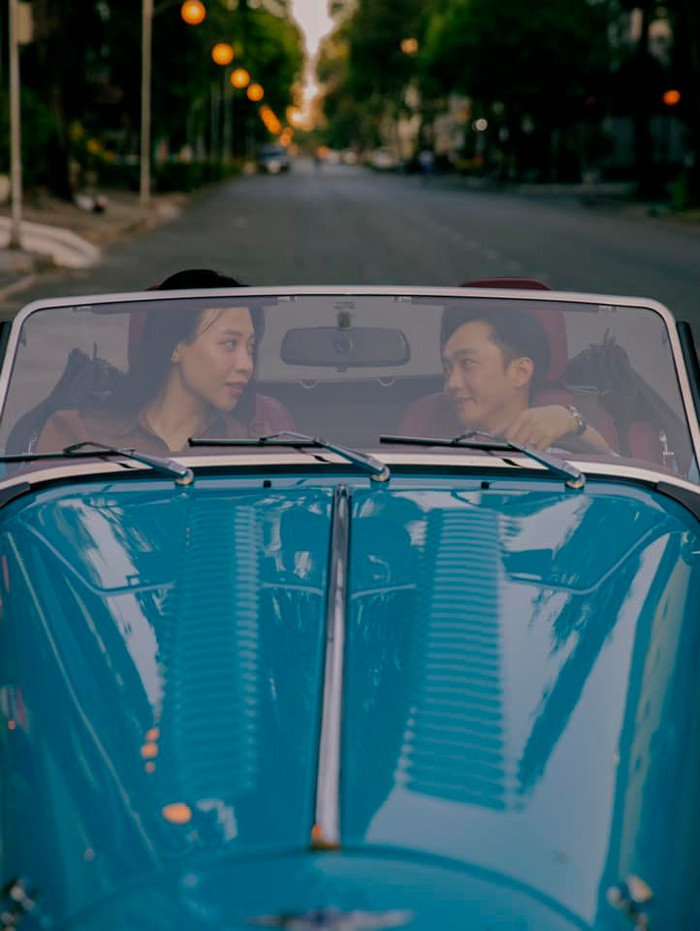 Đàm Thu Trang cũng xuất hiện trong bộ ảnh, nhìn nhau tình tứ với Cường Đô La