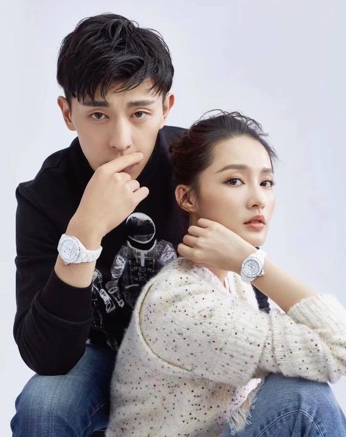 Cả hai từng không ít lần lộ 'hint' hẹn hò, song không lên tiếng phủ nhận hay thừa nhận