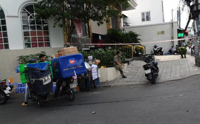 Đuổi đánh nam thanh niên chạy vào quán karaoke, nhóm côn đồ đâm chết một nhân viên Ảnh 2