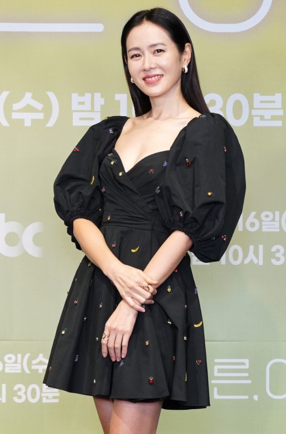 Son Ye Jin trải lòng về khó khăn trong 22 năm diễn xuất: Áp lực đóng cảnh tình cảm, lo phim sẽ thất bại Ảnh 9