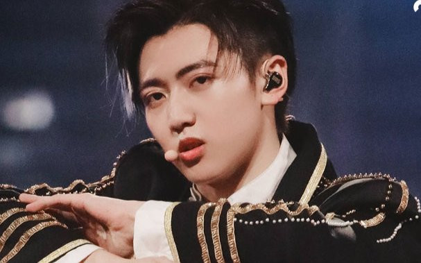 Yên Hủ Gia lộ diện, quát tháo phóng viên: 'Tôi không có thời gian tiêu tốn cho mấy người, tránh ra' Ảnh 2