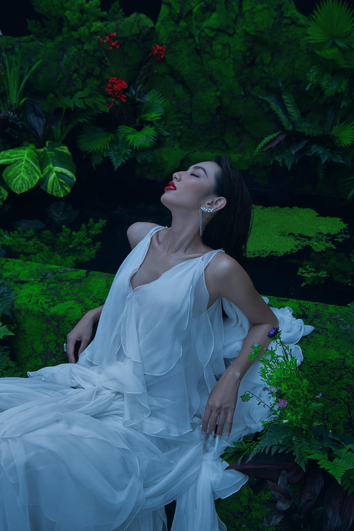 Thùy Tiên gầy gò trơ xương khiến fan lo lắng: Lịch trình du ngoạn khắp thế giới lại dày đặc thế này Ảnh 9