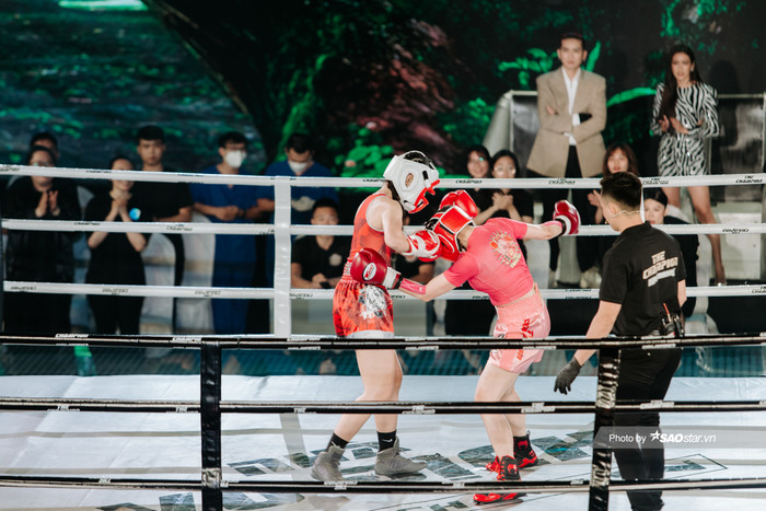 Diễn viên Hà Hiền cho rằng phần chân của Trương Quỳnh Anh gặp vấn đề nên di chuyển không được linh hoạt trên sàn đấu.