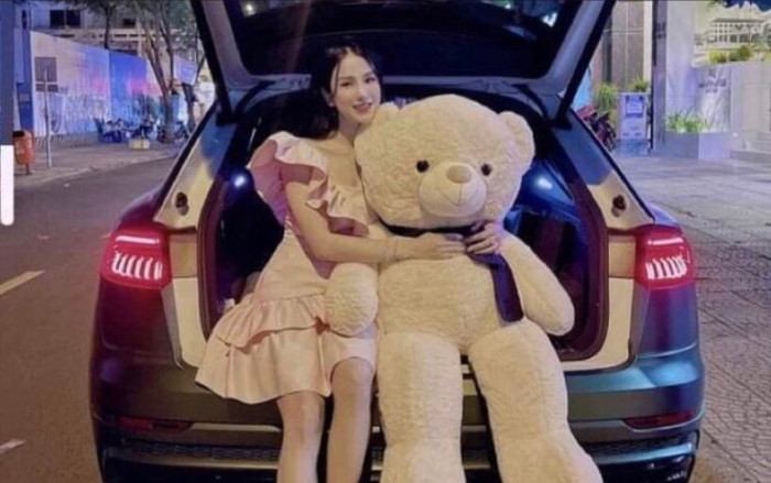 Hậu Valentine, Diệp Lâm Anh được tặng quà siêu khủng, danh tính 'người ấy' khiến dân tình tò mò Ảnh 2