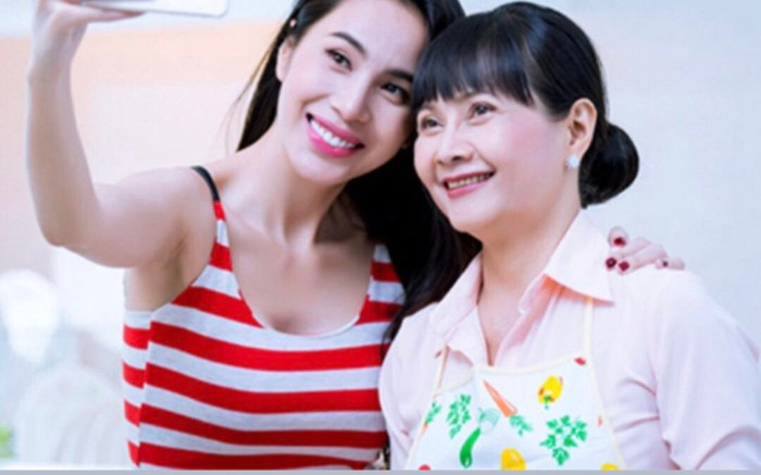 Thủy Tiên bị hàng xóm đòi khởi kiện, mẹ ruột liền nhắn nhủ một câu đầy xúc động! Ảnh 2