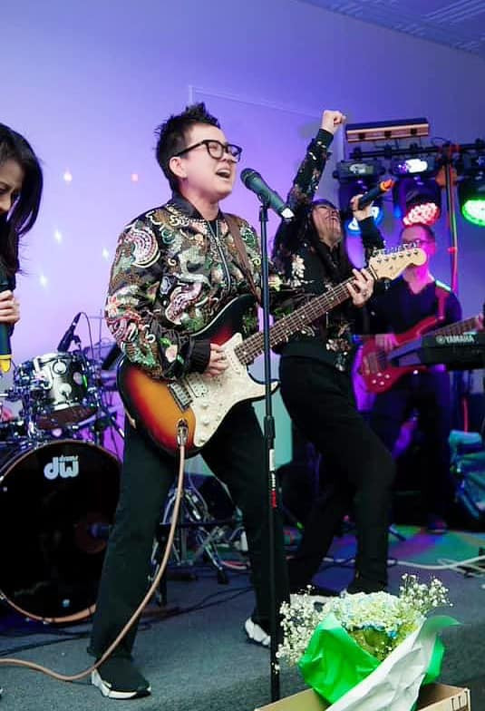 Nhạc sĩ Phương Uyên đăng ảnh đứng chung khung hình với Thanh Hà giữa ồn ào yêu đương đồng giới Ảnh 4